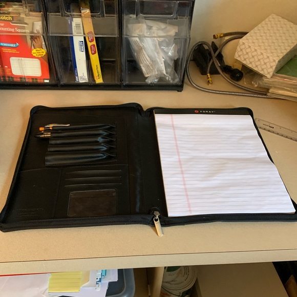 FORAY Bi-Fold Padfolio - Picture 2 of 5